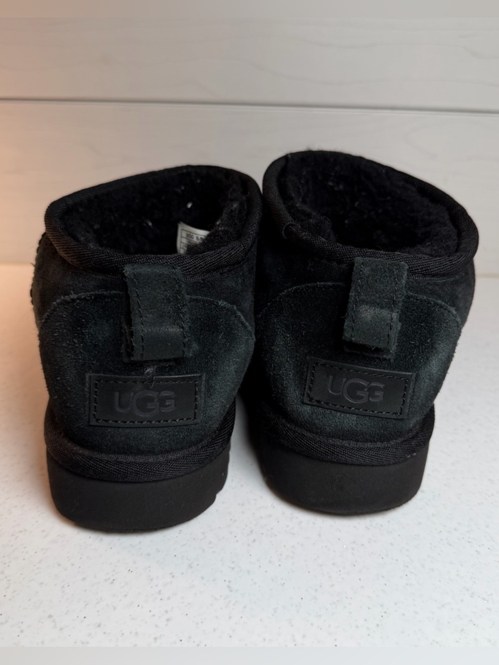 Ugg Women’s Classic Ultra Mini Boot in Black Size 9 - Picture 5 of 8